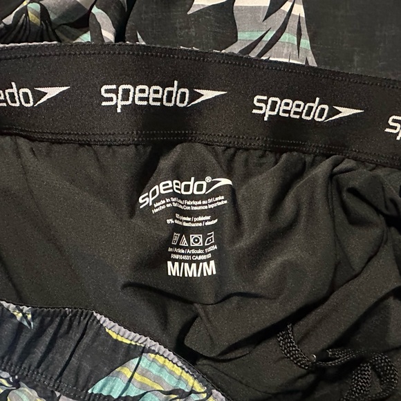Speedo Black‎ and Gray Floral Men's Swim Shorts - Picture 3 of 3